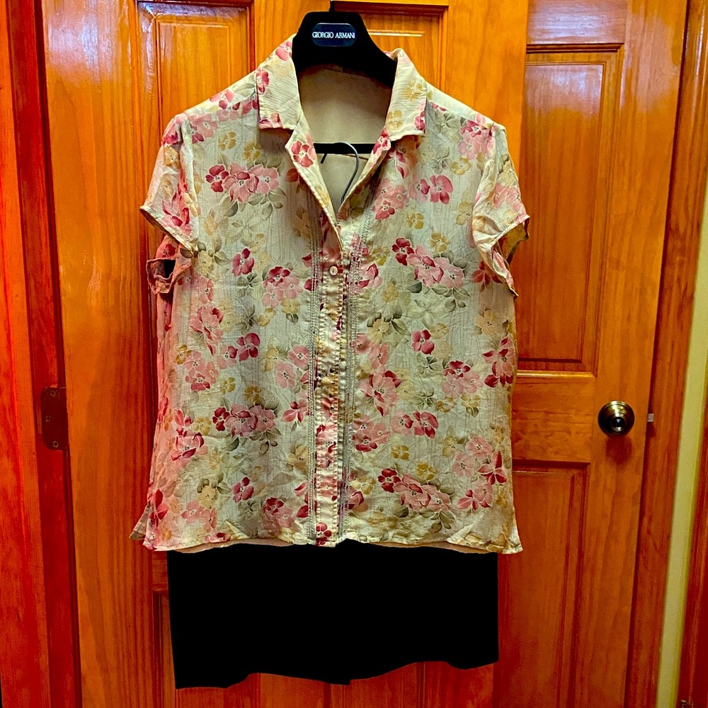 Anne Klein Pink and Cream Floral Short-Sleeve Button Front Blouse